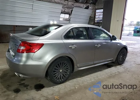 2011 Suzuki Kizashi Sport Gts z USA, uszkodzony, nr VIN JS2RF9A6XB6110007